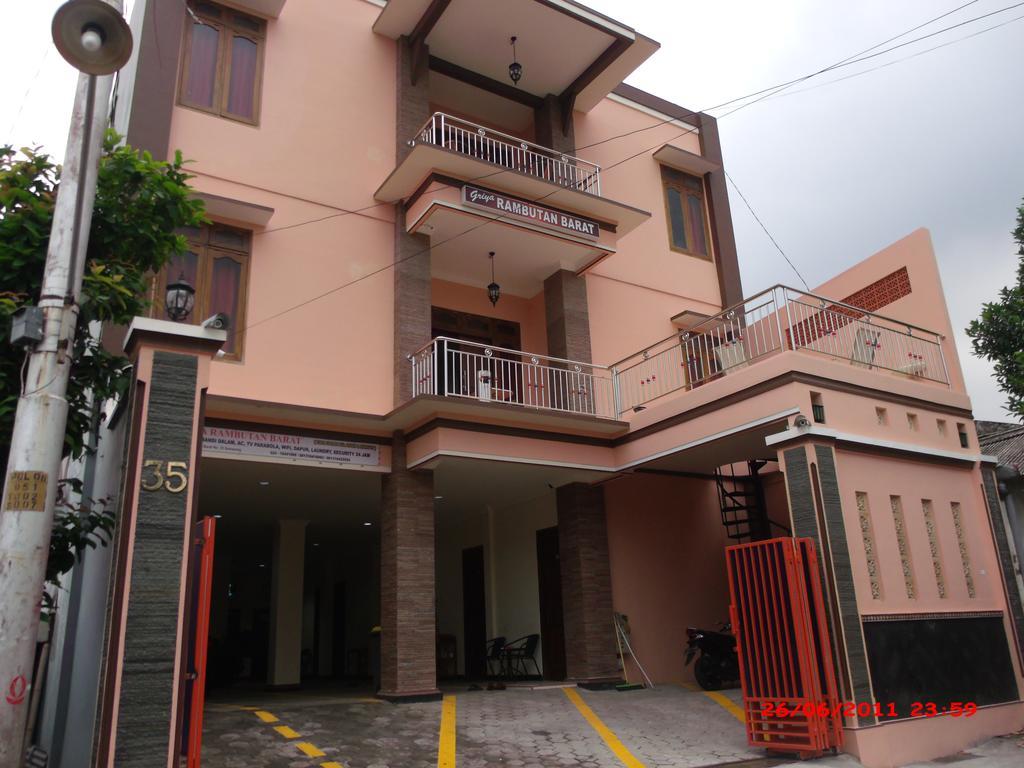 Griya Rambutan Barat Homestay *
